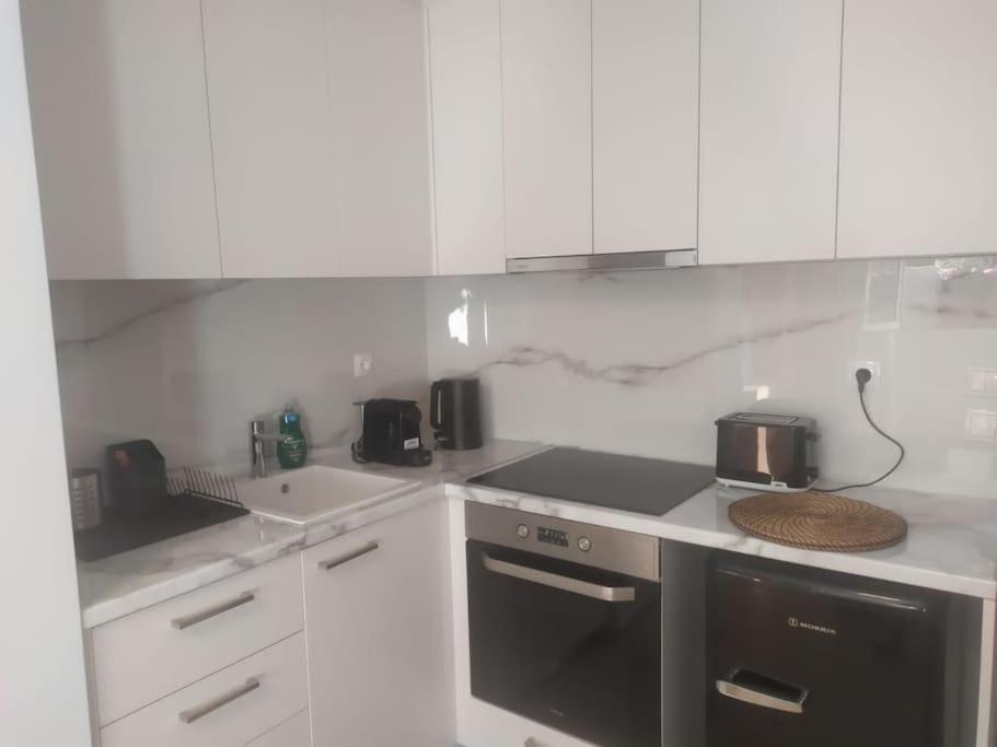 Studio Apartment With All Amenities In Kolonaki Athen Eksteriør billede