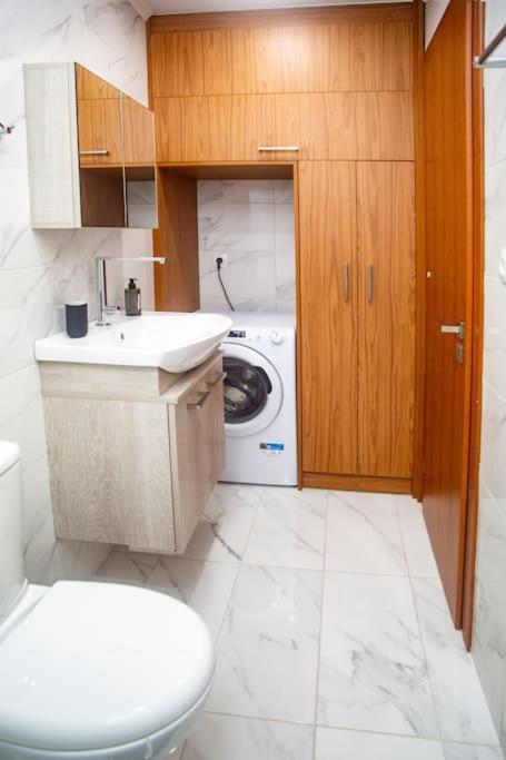 Studio Apartment With All Amenities In Kolonaki Athen Eksteriør billede
